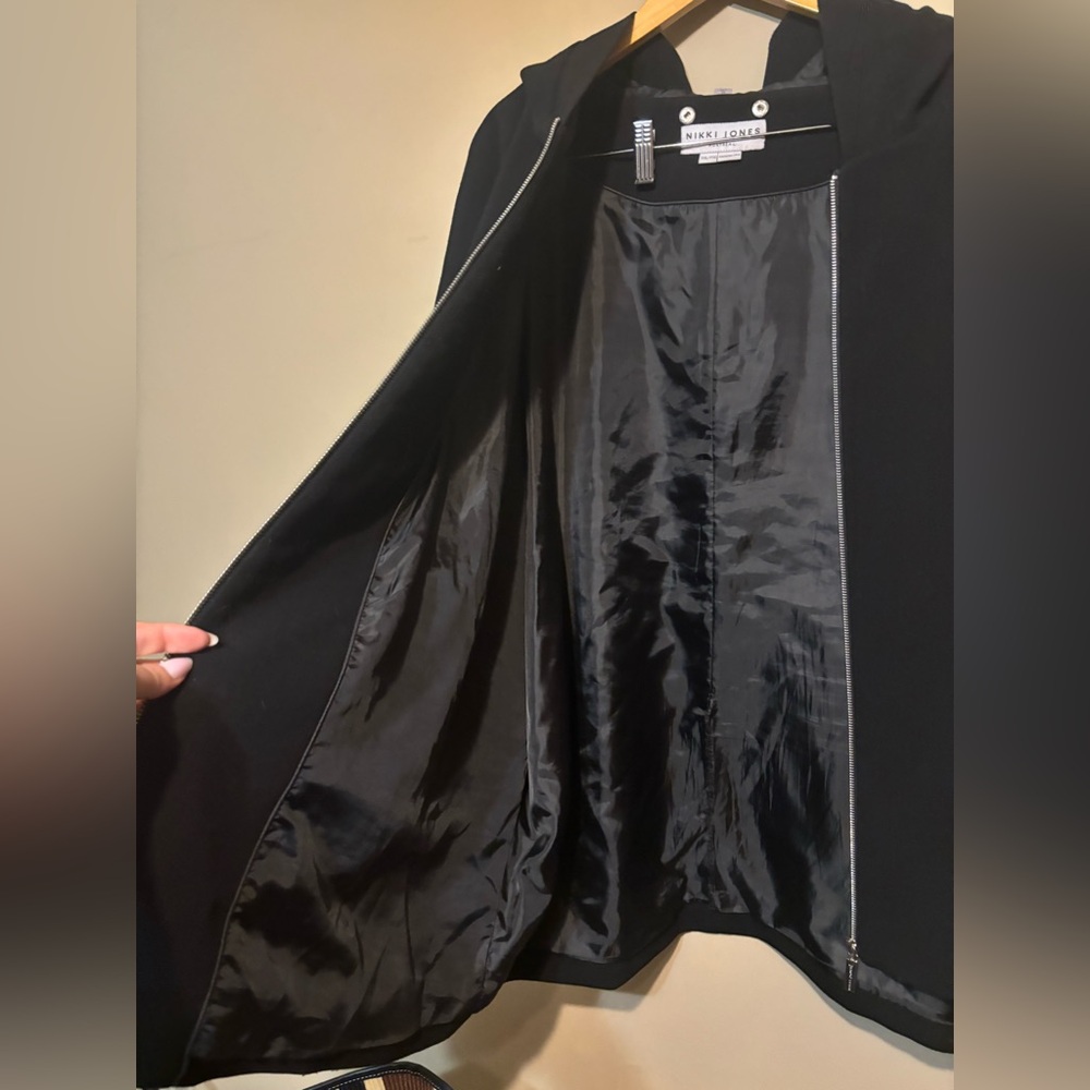 NIKKI JONES Montreal Hooded Wide Sleeved Cape Coat - Picture 7 of 11